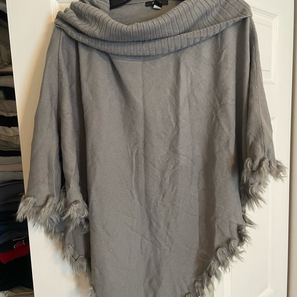 Grey fur poncho alfani L/XL